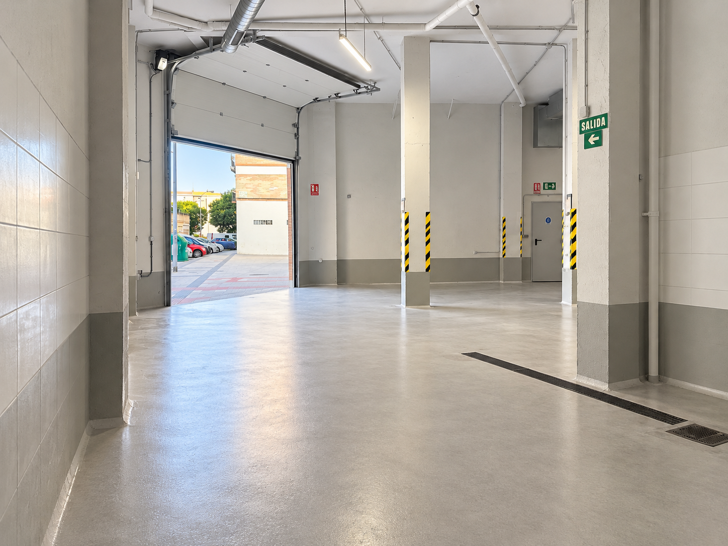 Interior del local comercial de 133 m² en la Rochapea
